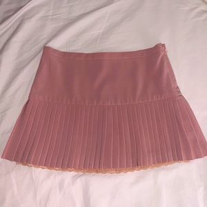 Pink BCBGMAXAZRIA pleated skirt! 💗 Size 0 but can fit a size 4.
